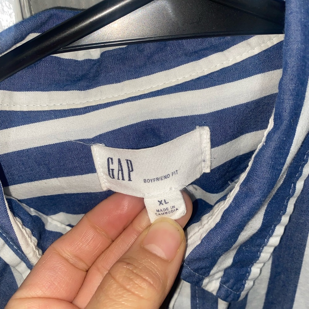 GAP women’s Navy and White Striped Button Down Shirt - Picture 5 of 8